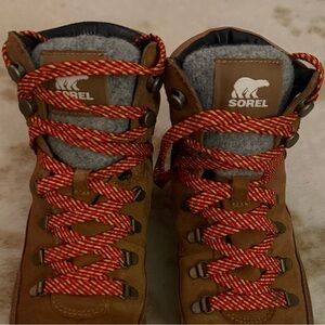 Sorel Womens Tan Boots with Red Laces | 8.5